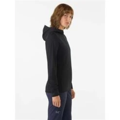 Arc'teryx Motus Hoody - Women's -Ladies Skiing Store fw22 30100 blk motus hoody black women s side view right