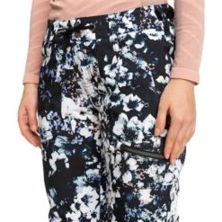 Roxy Nadia Printed Pant - Women's -Ladies Skiing Store fw23 roxy womensnadiaprintedpant trueblackblackflowrs 4